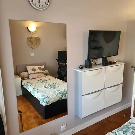 De 11 M2 Avec Balcon Homestay Paris