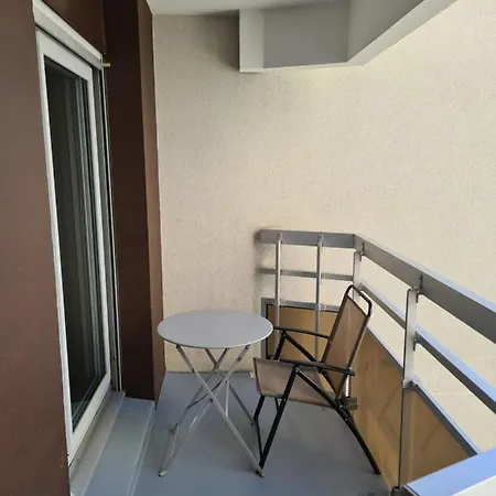 De 11 M2 Avec Balcon *