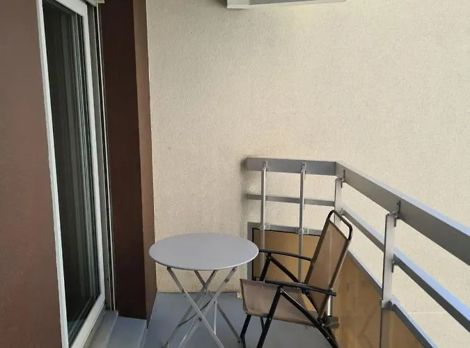 De 11 M2 Avec Balcon *