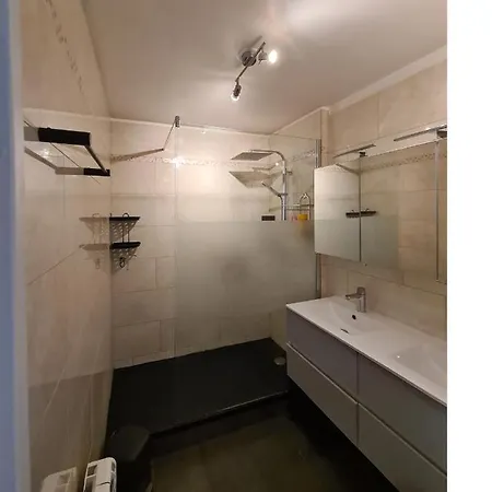 Habitación en casa particular De 11 M2 Avec Balcon